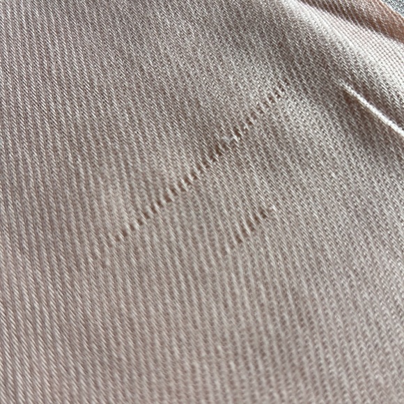 Scarf, shawl or pashmina light peach has a few imperfections - Picture 4 of 4